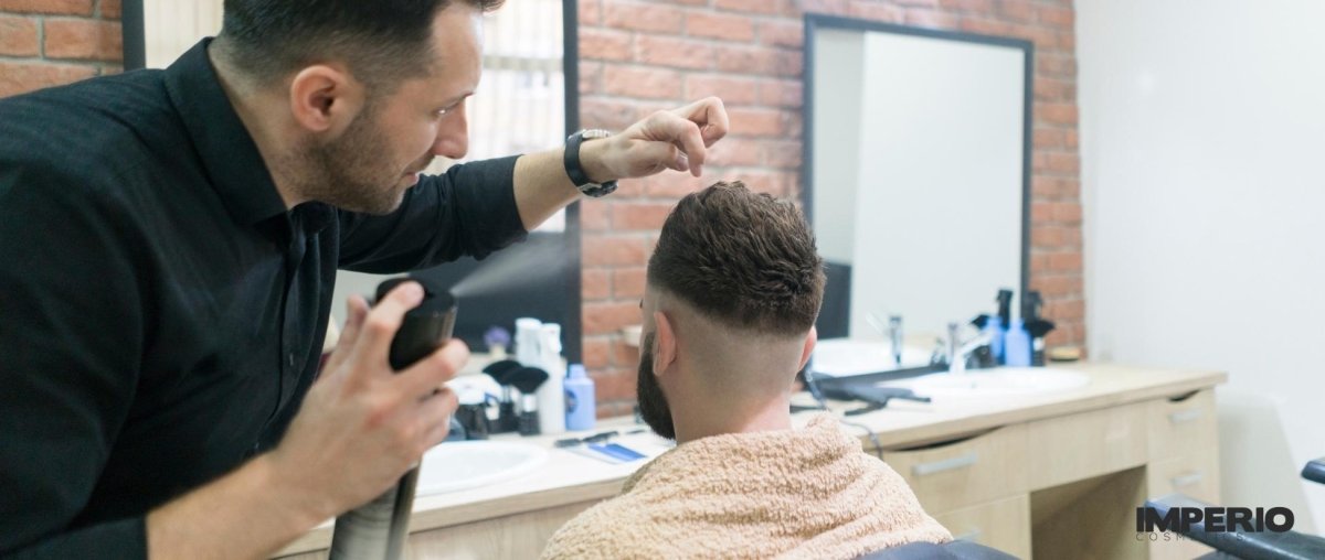 Wie Du mit Haarspray Streuhaar haltbarer machst - IMPERIO COSMETICS