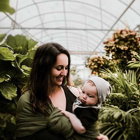 FRAU-KIND-BABY-GRUEN-NATUR-LACHEN-FAMILIE-HAARAUSFALL-IMPERIO COSMETICS